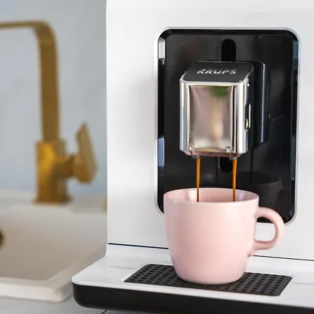 Appartement Solek, Hotelowe I Goscinne Ze Sniadaniem, Przyjazne Zwierzetom, Wyjatkowe, Z Widokiem Na Jezioro Jamno I W Bardzo Bliskiej Odleglosci Od Morza *