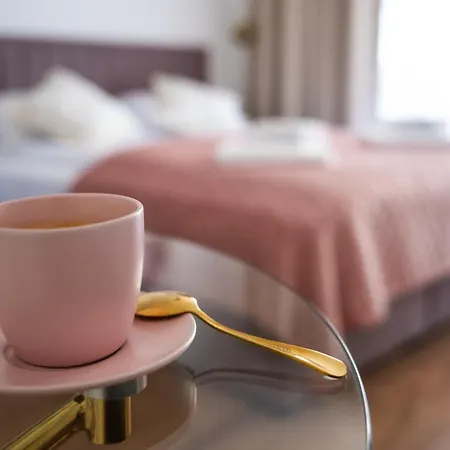 Appartement Solek, Hotelowe I Goscinne Ze Sniadaniem, Przyjazne Zwierzetom, Wyjatkowe, Z Widokiem Na Jezioro Jamno I W Bardzo Bliskiej Odleglosci Od Morza