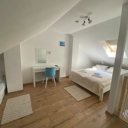 Appartement Solek, Hotelowe I Goscinne Ze Sniadaniem, Przyjazne Zwierzetom, Wyjatkowe, Z Widokiem Na Jezioro Jamno I W Bardzo Bliskiej Odleglosci Od Morza