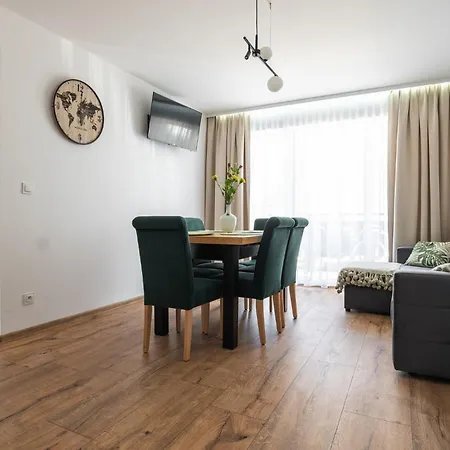 Apartman Solek, Hotelowe I Goscinne Ze Sniadaniem, Przyjazne Zwierzetom, Wyjatkowe, Z Widokiem Na Jezioro Jamno I W Bardzo Bliskiej Odleglosci Od Morza