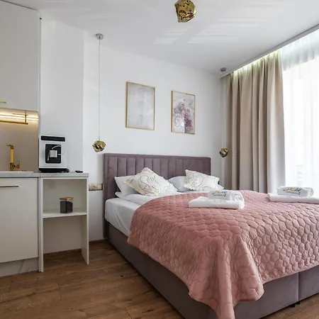 Apartman Solek, Hotelowe I Goscinne Ze Sniadaniem, Przyjazne Zwierzetom, Wyjatkowe, Z Widokiem Na Jezioro Jamno I W Bardzo Bliskiej Odleglosci Od Morza *