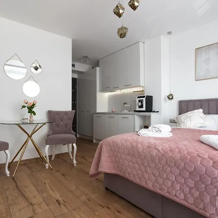 Solek, Hotelowe I Goscinne Ze Sniadaniem, Przyjazne Zwierzetom, Wyjetkowe, Z Widokiem Na Jezioro Jamno I W Bardzo Bliskiej Odleglosci Od Morza *