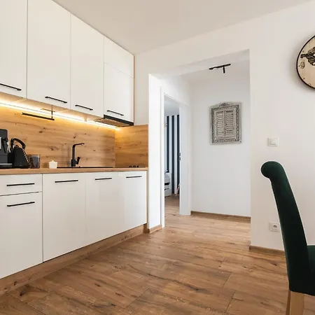 Solek, Hotelowe I Goscinne Ze Sniadaniem, Przyjazne Zwierzetom, Wyjatkowe, Z Widokiem Na Jezioro Jamno I W Bardzo Bliskiej Odleglosci Od Morza