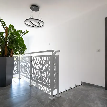 Appartement Solek, Hotelowe I Goscinne Ze Sniadaniem, Przyjazne Zwierzetom, Wyjatkowe, Z Widokiem Na Jezioro Jamno I W Bardzo Bliskiej Odleglosci Od Morza