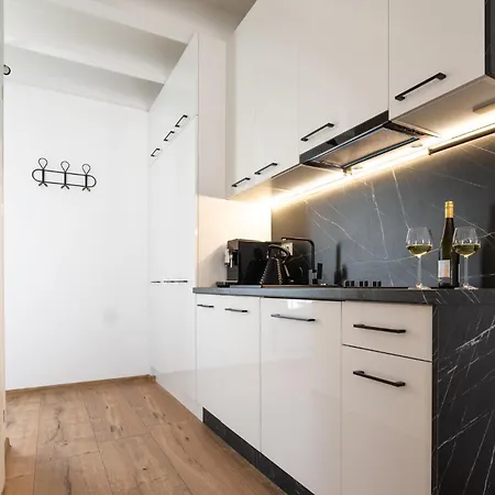 Solek, Hotelowe I Goscinne Ze Sniadaniem, Przyjazne Zwierzetom, Wyjatkowe, Z Widokiem Na Jezioro Jamno I W Bardzo Bliskiej Odleglosci Od Morza Apartman