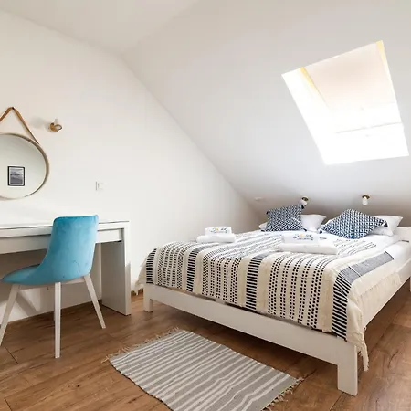 Solek, Hotelowe I Goscinne Ze Sniadaniem, Przyjazne Zwierzetom, Wyjatkowe, Z Widokiem Na Jezioro Jamno I W Bardzo Bliskiej Odleglosci Od Morza Mielno (Koszalin)