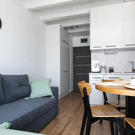 Apartman Solek, Hotelowe I Goscinne Ze Sniadaniem, Przyjazne Zwierzetom, Wyjatkowe, Z Widokiem Na Jezioro Jamno I W Bardzo Bliskiej Odleglosci Od Morza