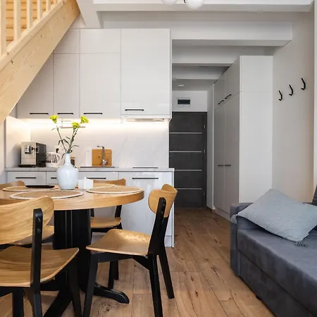 Solek, Hotelowe I Goscinne Ze Sniadaniem, Przyjazne Zwierzetom, Wyjetkowe, Z Widokiem Na Jezioro Jamno I W Bardzo Bliskiej Odleglosci Od Morza Mielno (Koszalin)