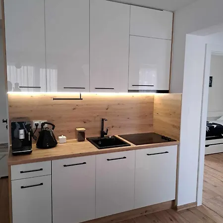 Apartman Solek, Hotelowe I Goscinne Ze Sniadaniem, Przyjazne Zwierzetom, Wyjatkowe, Z Widokiem Na Jezioro Jamno I W Bardzo Bliskiej Odleglosci Od Morza