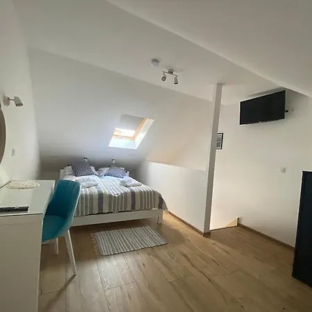 Solek, Hotelowe I Goscinne Ze Sniadaniem, Przyjazne Zwierzetom, Wyjatkowe, Z Widokiem Na Jezioro Jamno I W Bardzo Bliskiej Odleglosci Od Morza Apartman *