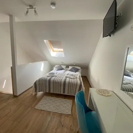 Solek, Hotelowe I Goscinne Ze Sniadaniem, Przyjazne Zwierzetom, Wyjatkowe, Z Widokiem Na Jezioro Jamno I W Bardzo Bliskiej Odleglosci Od Morza