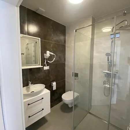 Solek, Hotelowe I Goscinne Ze Sniadaniem, Przyjazne Zwierzetom, Wyjetkowe, Z Widokiem Na Jezioro Jamno I W Bardzo Bliskiej Odleglosci Od Morza Διαμέρισμα *